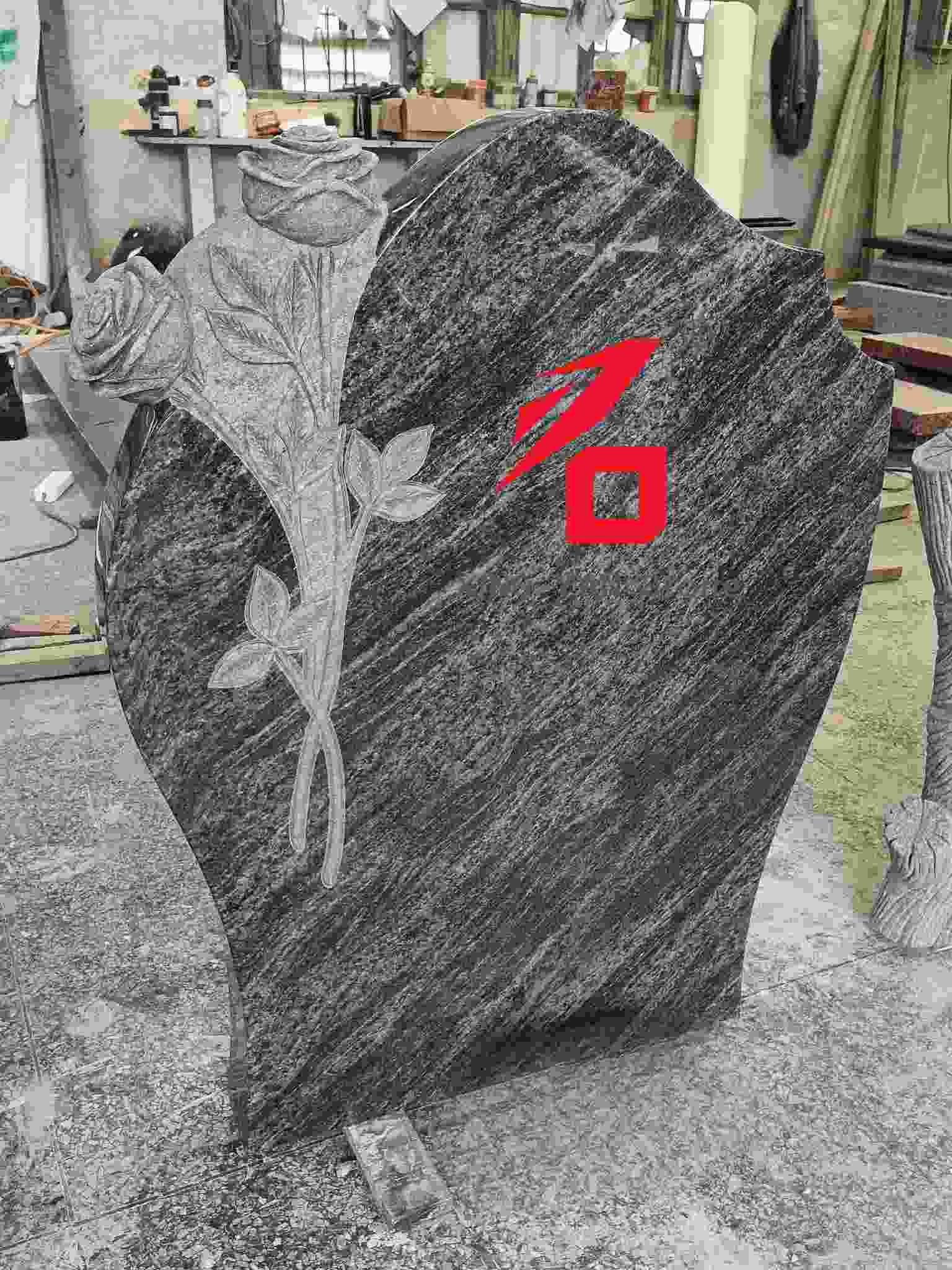 Мемориален надгробен камък на роза във формата на сърце