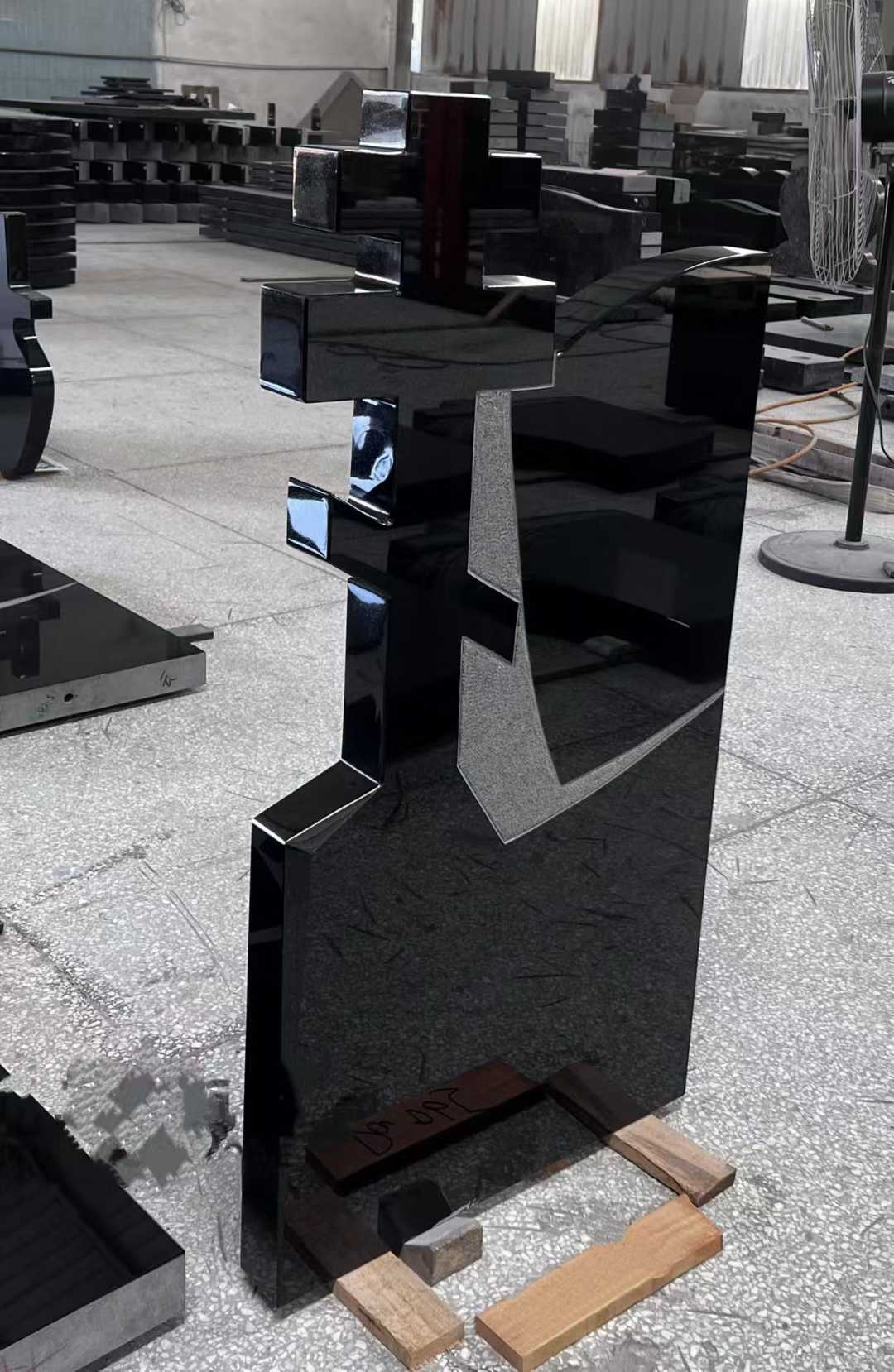 Xingyan Творчески геометричен черен надгробен камък